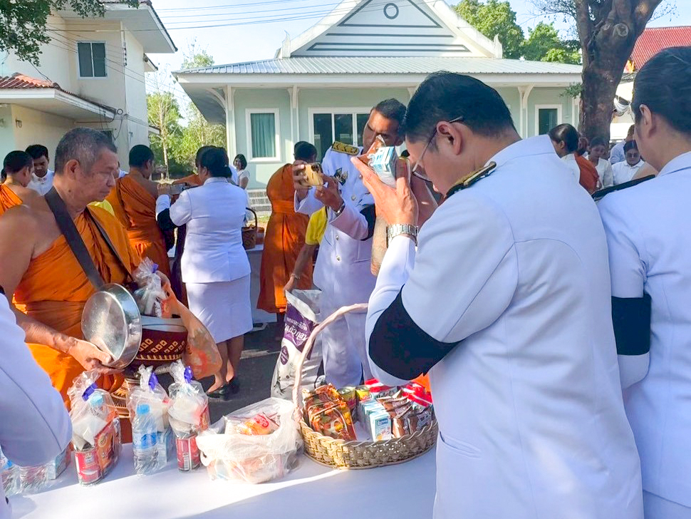 title - ส.ป.ก.ระนอง เข้าร่วมพิธีเจริญพระพุทธมนต์เฉลิมพระเกียรติ เนื่องในโอกาสวันคล้ายวันประสูติ  สมเด็จพระเจ้าลูกยาเธอ เจ้าฟ้าทีปังกรรัศมีโชติ มหาวชิโรตตมางกูร สิริวิบูลยราชกุมาร